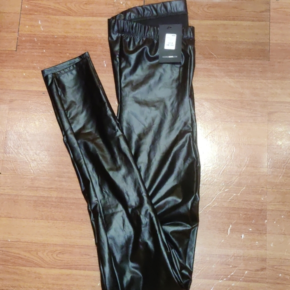 FashionNova - Picture 6 of 7